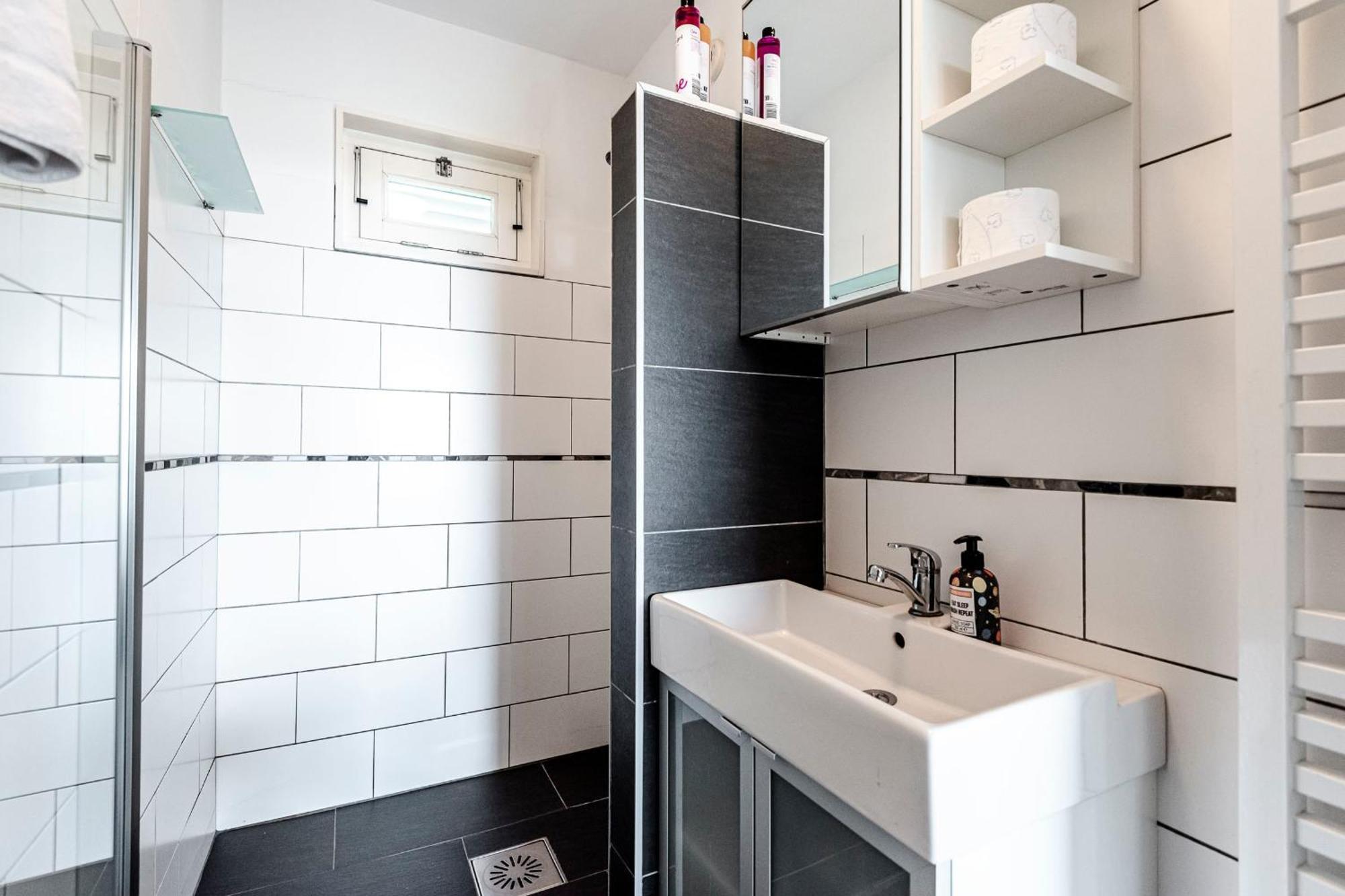 Chapeau Apartment *