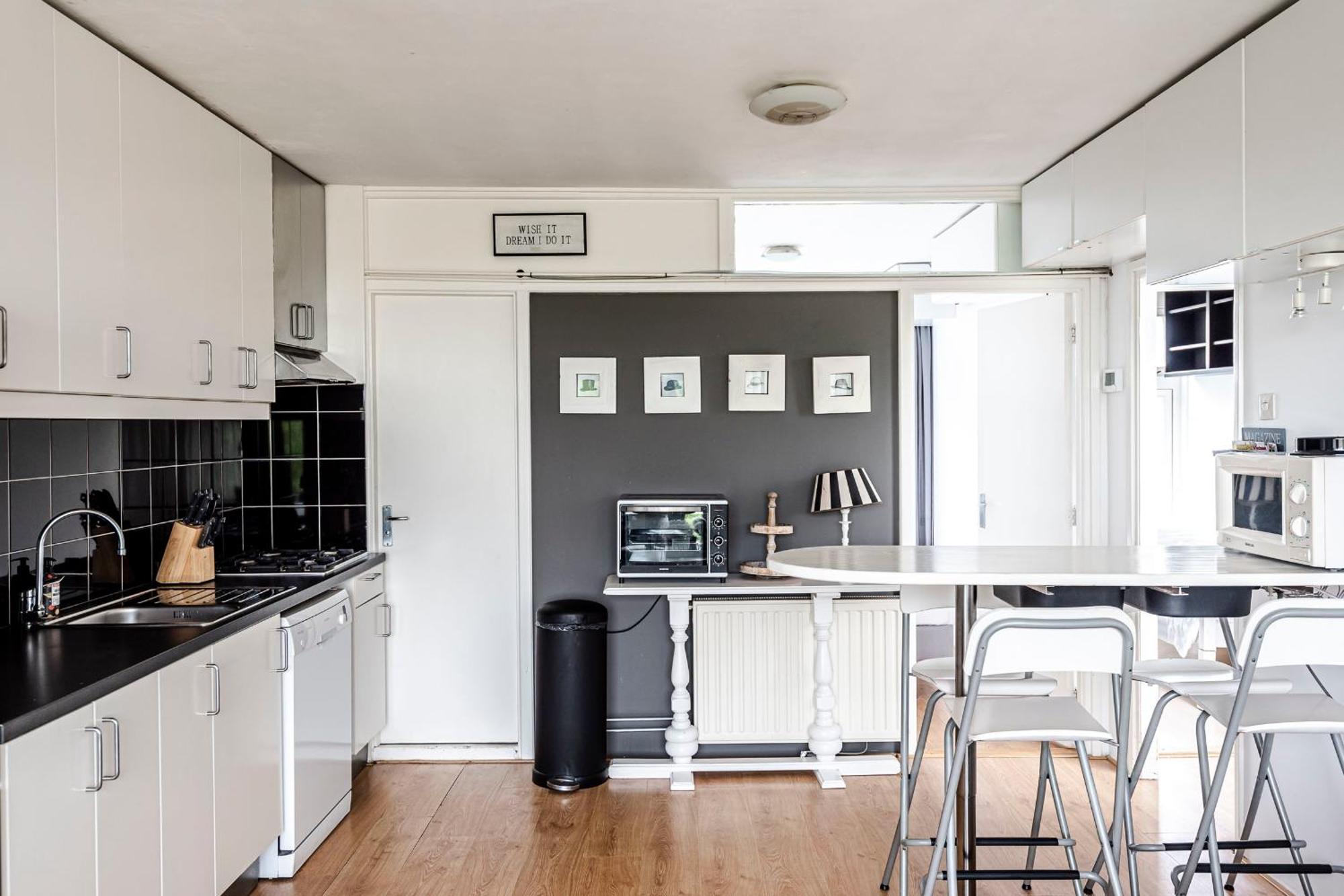 Chapeau Apartment *